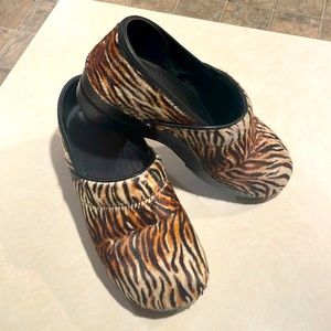 EUC size 40 (9) Dansko Animal print real calf hair😍
